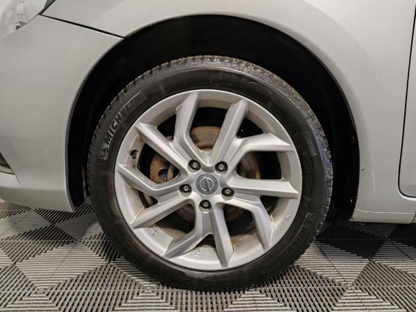Nissan Tiida II с пробегом 2015 года, цена 999 000 рублей, 163109 км, хэтчбек, Автокод Объявления