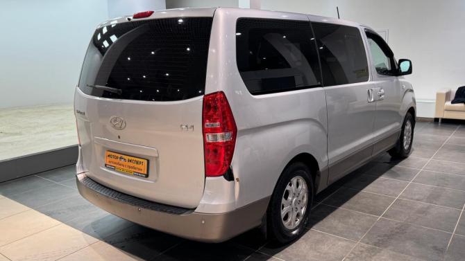 Hyundai H-1 II с пробегом 2010 года, цена 1 325 000 рублей, 246527 км, минивэн, Автокод Объявления