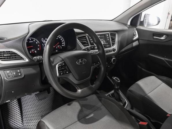 Hyundai Solaris II Рестайлинг с пробегом 2021 года, цена 1 186 900 рублей, 180000 км, седан, Автокод Объявления