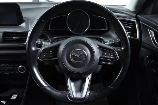 Mazda Axela III Рестайлинг с пробегом 2018 года, цена 1 489 000 рублей, 93580 км, хэтчбек, Автокод Объявления