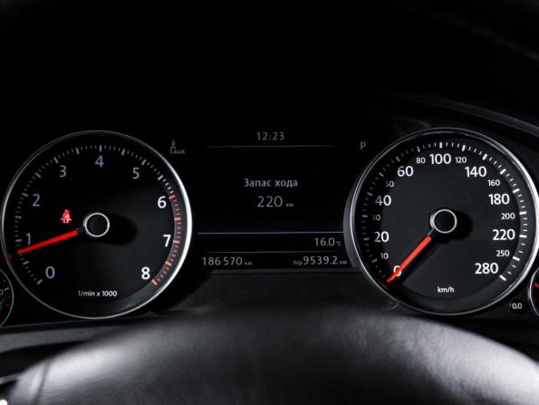 Volkswagen Touareg II с пробегом 2013 года, цена 2 099 000 рублей, 187000 км, внедорожник, Автокод Объявления