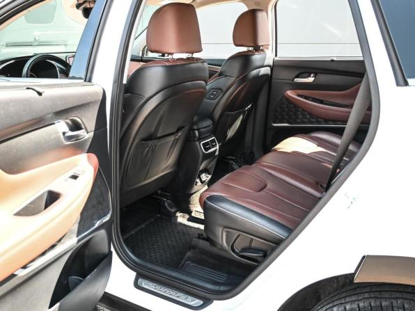 Hyundai Santa Fe IV Рестайлинг с пробегом 2022 года, цена 3 674 000 рублей, 55540 км, внедорожник, Автокод Объявления