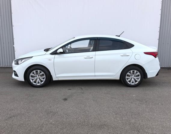 Hyundai Solaris II с пробегом 2017 года, цена 990 000 рублей, 170000 км, седан, Автокод Объявления