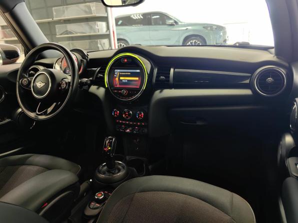 Mini Hatch III (F55/F56) Рестайлинг с пробегом 2019 года, цена 1 499 000 рублей, 143151 км, хэтчбек, Автокод Объявления