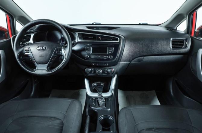 Kia Ceed II Рестайлинг с пробегом 2018 года, цена 1 339 000 рублей, 177000 км, универсал, Автокод Объявления