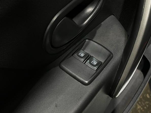 Renault Sandero II Рестайлинг с пробегом 2021 года, цена 1 079 000 рублей, 98508 км, хэтчбек, Автокод Объявления