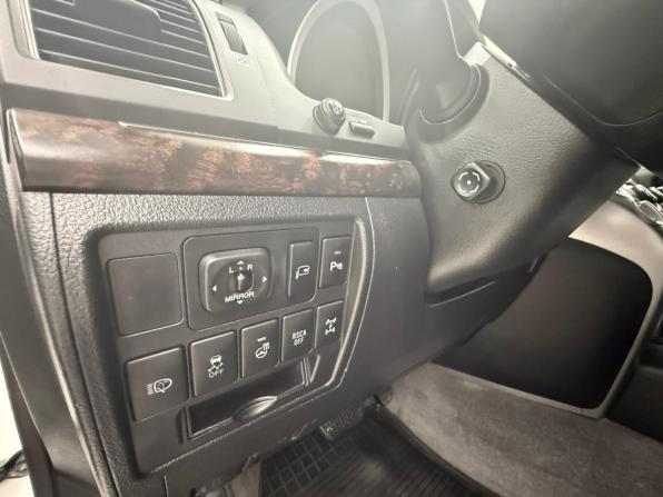 Toyota Land Cruiser 200 Series Рестайлинг 1 с пробегом 2015 года, цена 4 200 000 рублей, 172450 км, внедорожник, Автокод Объявления