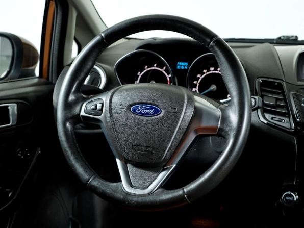 Ford Fiesta Mk6 Рестайлинг с пробегом 2015 года, цена 555 555 рублей, 301611 км, седан, Автокод Объявления
