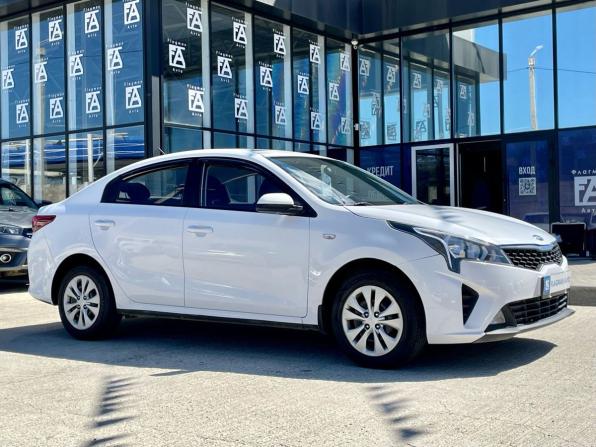 Kia Rio IV Рестайлинг с пробегом 2021 года, цена 1 060 000 рублей, 218000 км, седан, Автокод Объявления