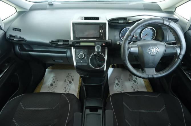 Toyota Wish II Рестайлинг с пробегом 2017 года, цена 1 899 000 рублей, 85500 км, минивэн, Автокод Объявления
