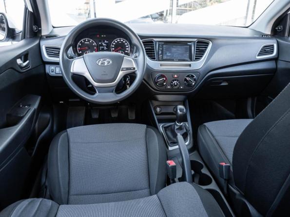Hyundai Solaris II с пробегом 2018 года, цена 1 295 654 рубля, 65141 км, седан, Автокод Объявления