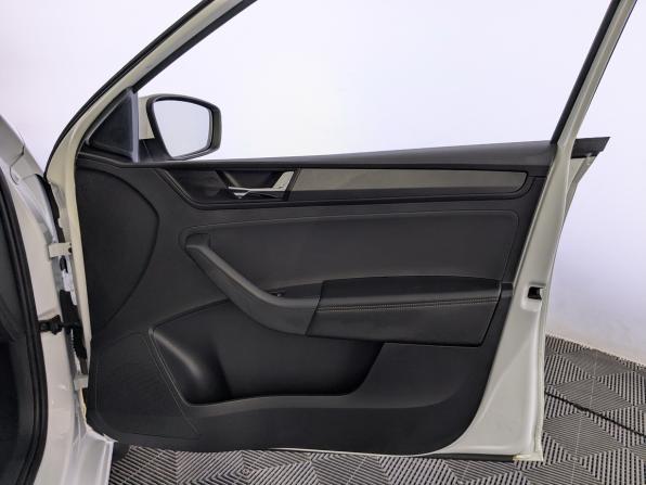Skoda Rapid II с пробегом 2022 года, цена 1 600 000 рублей, 93487 км, лифтбек, Автокод Объявления