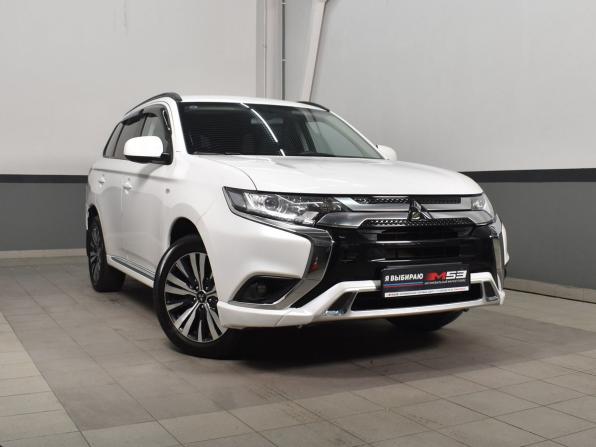 Mitsubishi Outlander III Рестайлинг 3 с пробегом 2022 года, цена 2 399 999 рублей, 8755 км, внедорожник, Автокод Объявления