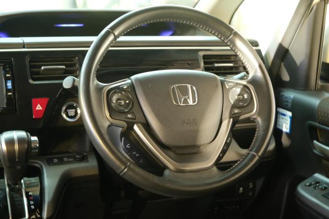 Honda Stepwgn V Рестайлинг с пробегом 2018 года, цена 2 299 000 рублей, 110000 км, минивэн, Автокод Объявления