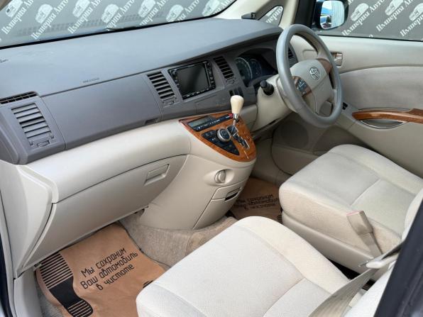 Toyota ISis I Рестайлинг с пробегом 2010 года, цена 1 050 000 рублей, 121300 км, минивэн, Автокод Объявления