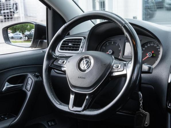 Volkswagen Polo V Рестайлинг с пробегом 2017 года, цена 1 199 000 рублей, 184174 км, седан, Автокод Объявления