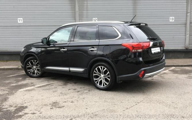 Mitsubishi Outlander III Рестайлинг 2 с пробегом 2015 года, цена 1 399 000 рублей, 390467 км, внедорожник, Автокод Объявления