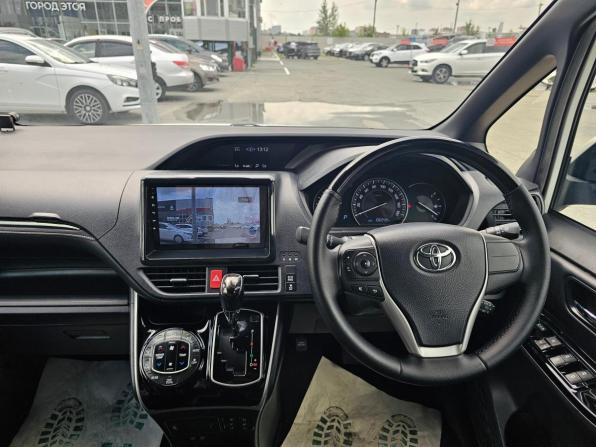 Toyota Esquire I Рестайлинг с пробегом 2018 года, цена 2 199 995 рублей, 106214 км, минивэн, Автокод Объявления