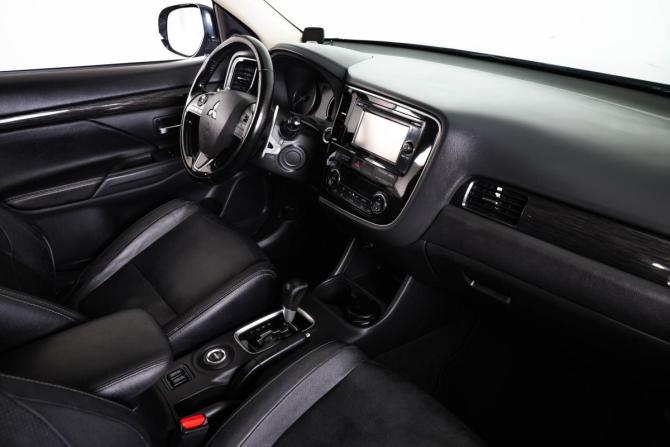 Mitsubishi Outlander III Рестайлинг 2 с пробегом 2016 года, цена 1 999 000 рублей, 149000 км, внедорожник, Автокод Объявления