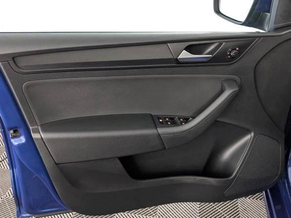 Volkswagen Polo VI с пробегом 2021 года, цена 1 419 000 рублей, 82130 км, лифтбек, Автокод Объявления