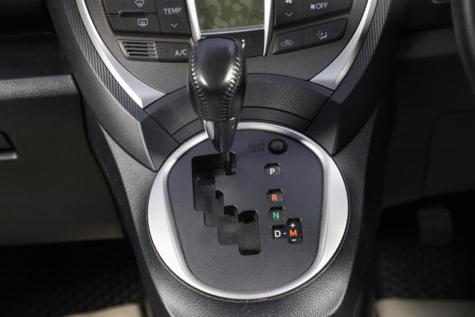 Toyota Ractis II с пробегом 2012 года, цена 1 259 000 рублей, 118321 км, хэтчбек, Автокод Объявления