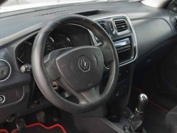 Renault Logan II с пробегом 2015 года, цена 300 000 рублей, 329625 км, седан, Автокод Объявления