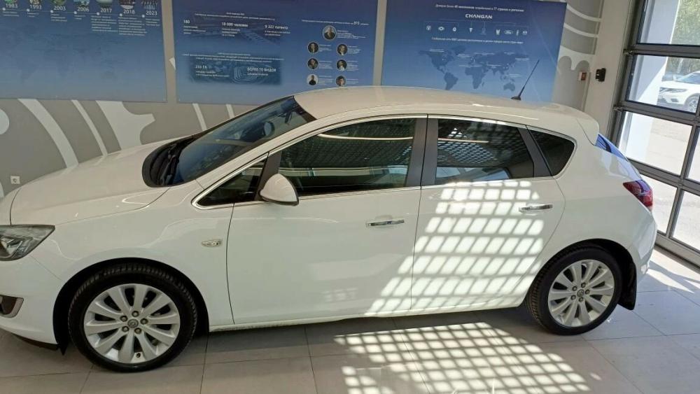 Opel Astra J Рестайлинг Вологда  - изображение 12