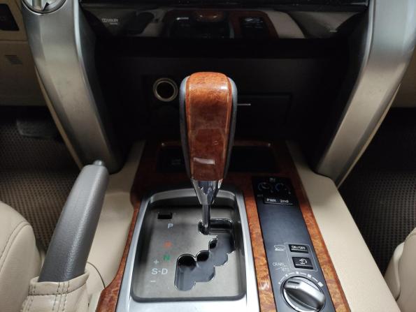 Toyota Land Cruiser 200 Series Рестайлинг 1 с пробегом 2012 года, цена 2 790 000 рублей, 269018 км, внедорожник, Автокод Объявления