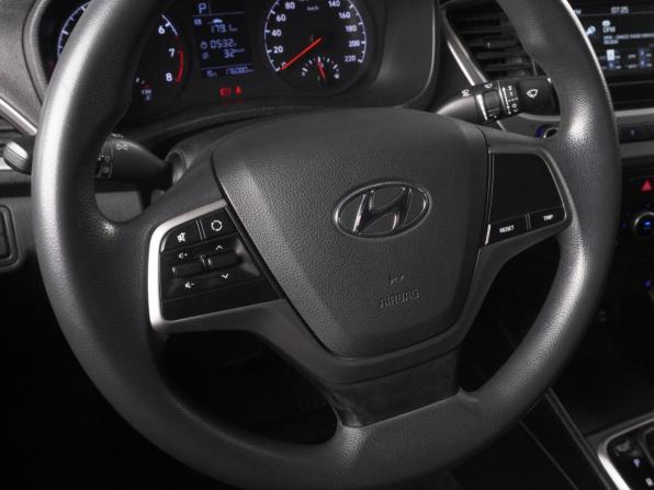 Hyundai Solaris II с пробегом 2018 года, цена 1 077 000 рублей, 176080 км, седан, Автокод Объявления