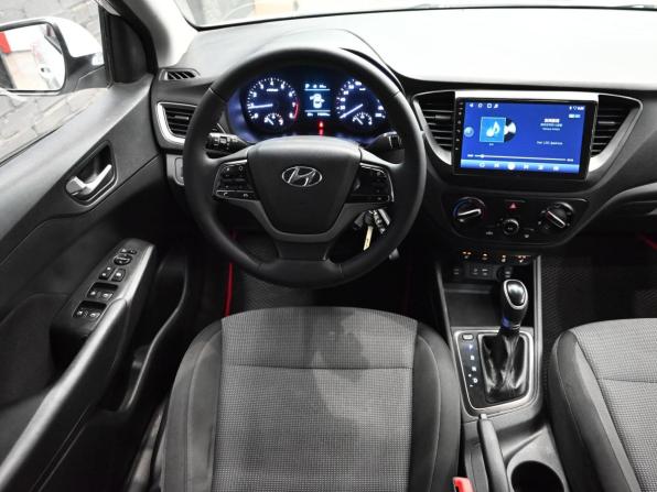 Hyundai Solaris II с пробегом 2017 года, цена 1 170 000 рублей, 178074 км, седан, Автокод Объявления