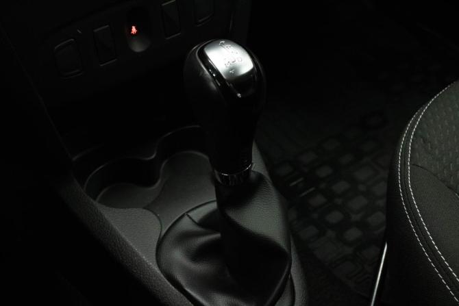 Renault Logan II Рестайлинг с пробегом 2022 года, цена 1 249 000 рублей, 50303 км, седан, Автокод Объявления