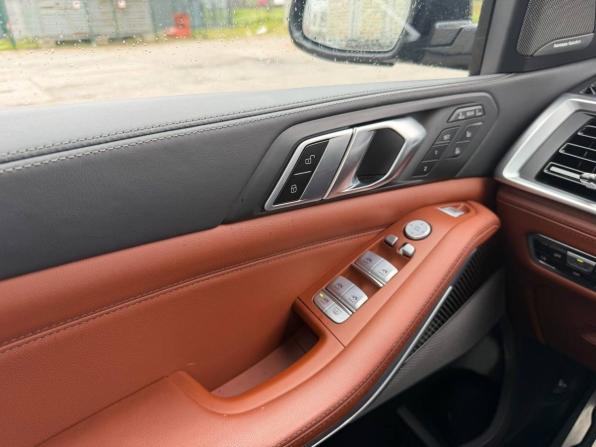 BMW X7 I (G07) Рестайлинг с пробегом 2022 года, цена 9 995 000 рублей, 116000 км, внедорожник, Автокод Объявления