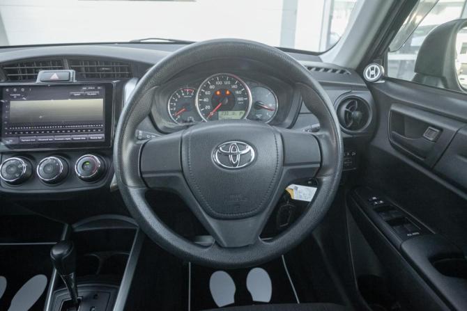 Toyota Corolla XI (E160 E170) Рестайлинг 2 с пробегом 2018 года, цена 1 229 000 рублей, 125500 км, универсал, Автокод Объявления