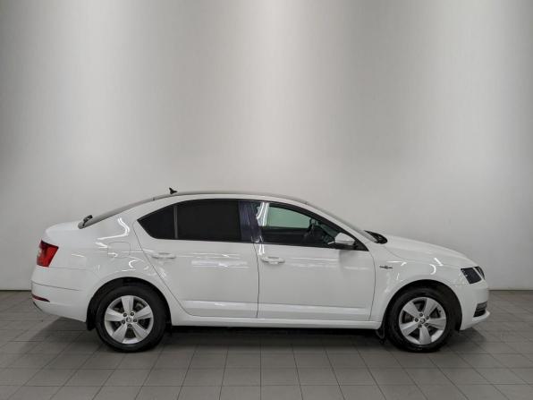 Skoda Octavia III (A7) Рестайлинг с пробегом 2019 года, цена 1 940 000 рублей, 126687 км, лифтбек, Автокод Объявления
