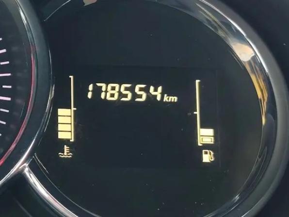 Renault Logan II Рестайлинг с пробегом 2021 года, цена 885 000 рублей, 178554 км, седан, Автокод Объявления