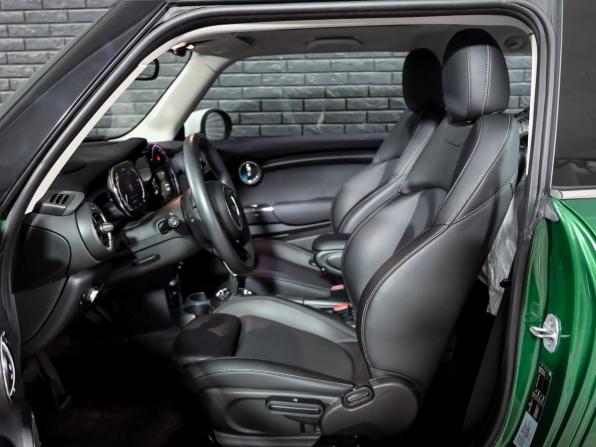 Mini Hatch III (F55/F56) Рестайлинг с пробегом 2020 года, цена 2 350 000 рублей, 36551 км, хэтчбек, Автокод Объявления