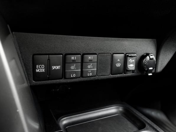 Toyota RAV4 IV (XA40) Рестайлинг с пробегом 2017 года, цена 2 335 000 рублей, 98204 км, внедорожник, Автокод Объявления