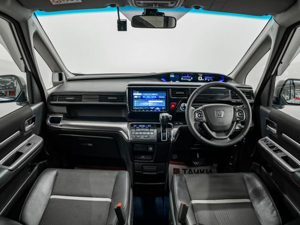 Honda Stepwgn V Рестайлинг с пробегом 2018 года, цена 2 150 000 рублей, 101747 км, минивэн, Автокод Объявления