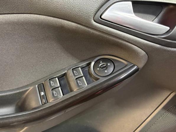 Ford Focus III Рестайлинг с пробегом 2018 года, цена 1 040 000 рублей, 174380 км, седан, Автокод Объявления