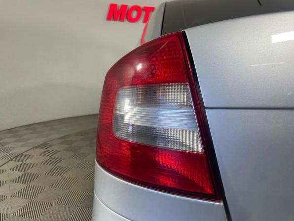 Skoda Octavia II (A5) Рестайлинг с пробегом 2011 года, цена 739 000 рублей, 292298 км, лифтбек, Автокод Объявления