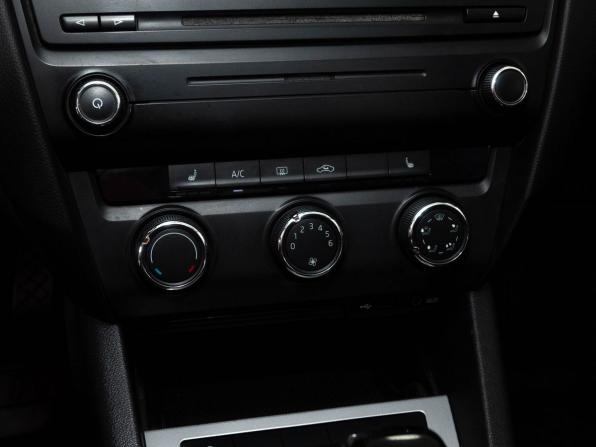 Skoda Octavia III (A7) с пробегом 2013 года, цена 900 000 рублей, 404990 км, лифтбек, Автокод Объявления