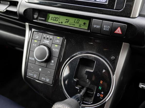 Toyota Wish II Рестайлинг с пробегом 2012 года, цена 1 530 000 рублей, 116600 км, минивэн, Автокод Объявления