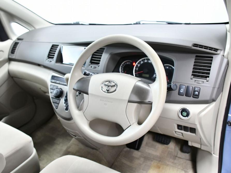 Toyota ISis I Рестайлинг Новосибирск  - изображение 12