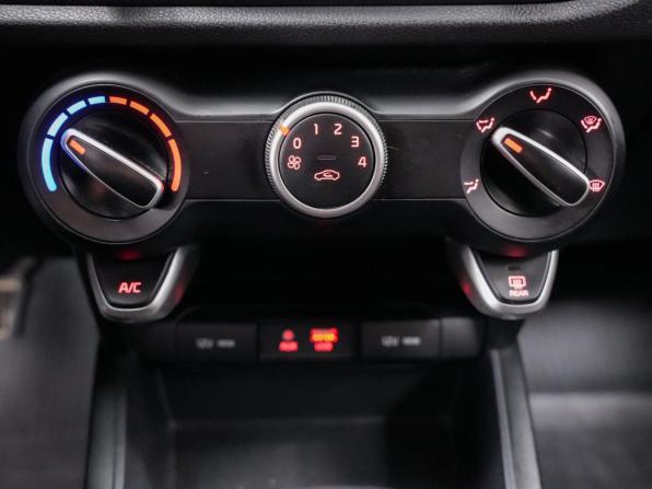Kia Rio IV с пробегом 2018 года, цена 1 340 000 рублей, 73242 км, седан, Автокод Объявления
