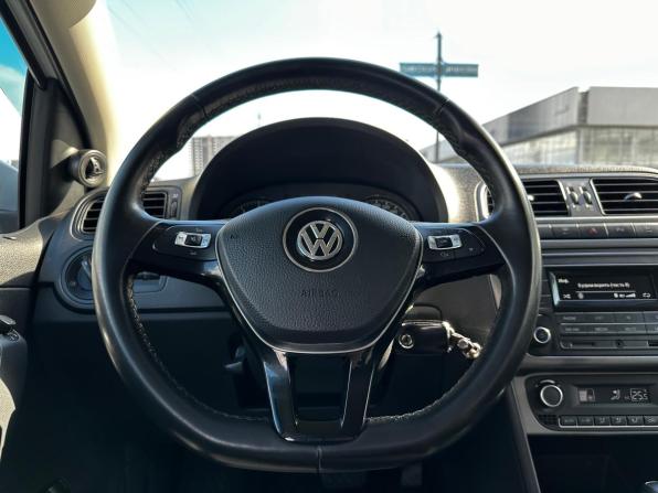 Volkswagen Polo V Рестайлинг с пробегом 2019 года, цена 1 380 000 рублей, 131114 км, седан, Автокод Объявления