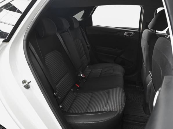 Kia Ceed III Рестайлинг с пробегом 2021 года, цена 2 248 750 рублей, 32944 км, хэтчбек, Автокод Объявления