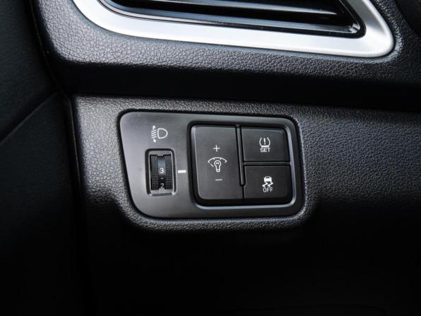 Hyundai Solaris II с пробегом 2018 года, цена 1 399 000 рублей, 118463 км, седан, Автокод Объявления