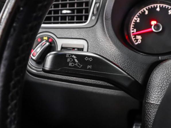 Volkswagen Polo V Рестайлинг с пробегом 2016 года, цена 1 049 000 рублей, 130038 км, седан, Автокод Объявления