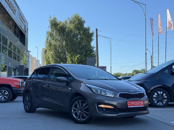 Kia Ceed II Рестайлинг с пробегом 2017 года, цена 1 279 000 рублей, 141000 км, хэтчбек, Автокод Объявления