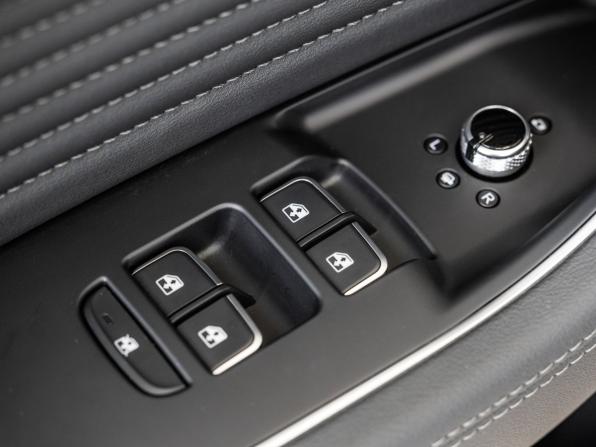 Hongqi HS5 I Рестайлинг с пробегом 2025 года, цена 4 360 000 рублей, 5 км, внедорожник, Автокод Объявления
